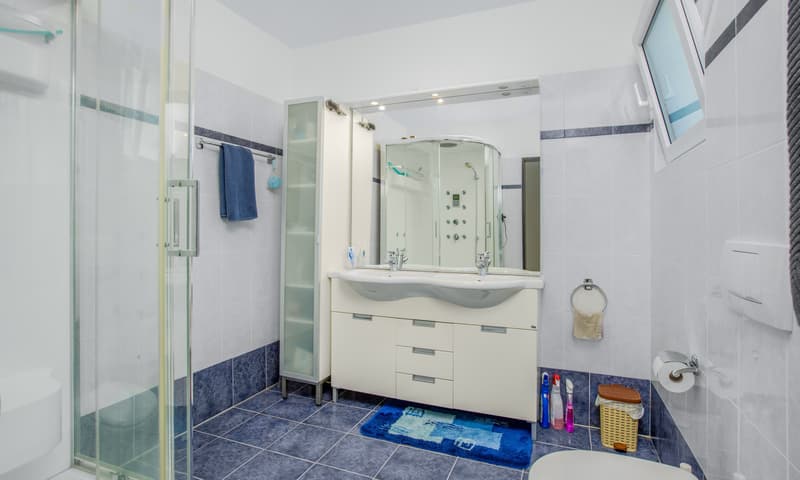 AMPIA VILLA UNIFAMILIARE 5.5 LOCALI CON PISCINA A MEZZOVICO (10)