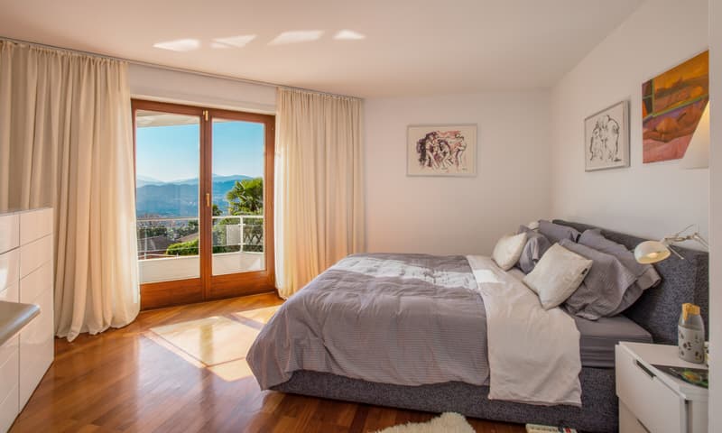 SPLENDIDA VILLA 6.5 LOCALI VISTA LAGO CON PISCINA A BIOGGIO (7)