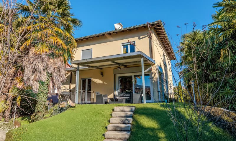 ESCLUSIVA VILLA 6.5 VICINA AL LAGO CON GIARDINO A CASLANO (1)