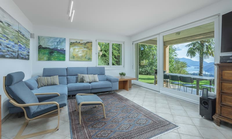 SPLENDIDA VILLA VISTA LAGO 7.5 LOCALI NEL VERDE A NEGGIO (2)