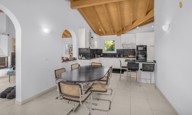 VILLA UNI/BIFAMILIARE 6.5 CON GRANDE GIARDINO A CADRO (2)