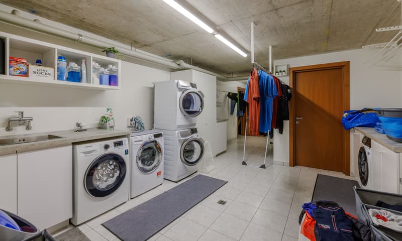 ESCLUSIVA CASA TRIFAMILIARE 8.5 LOCALI CON GROTTINO A MELANO (10)