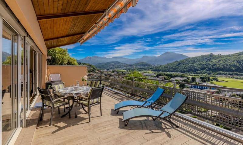 AMPIA VILLA 4.5 LOCALI CON TERRAZZA GIARDINO E VISTA AD AGNO (2)