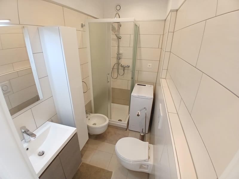 INVESTIMENTO - MONOLOCALE RINNOVATO CON BALCONE AD AGNO (8)