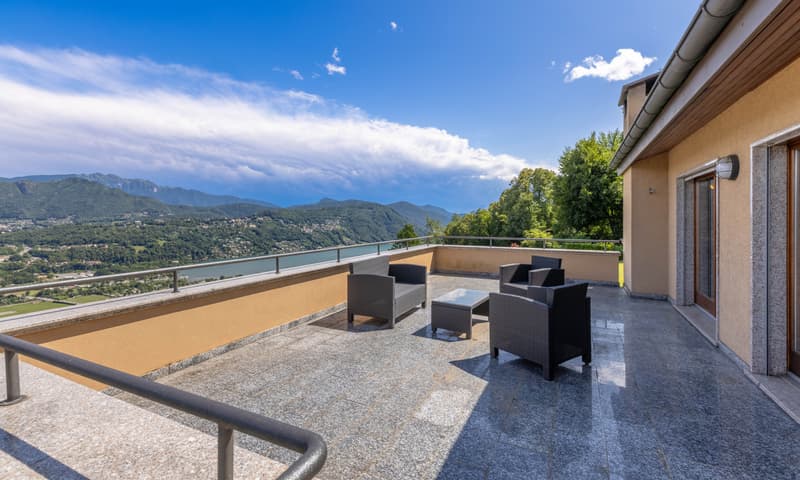 AFFASCINANTE VILLA 5.5 LOCALI VISTA LAGO CON GIARDINO A CIMO (8)
