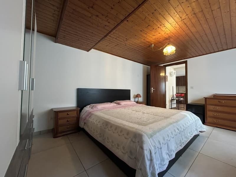 SPAZIOSA CASA DI 6 LOCALI CON AMPIO GIARDINO A CRESCIANO (9)