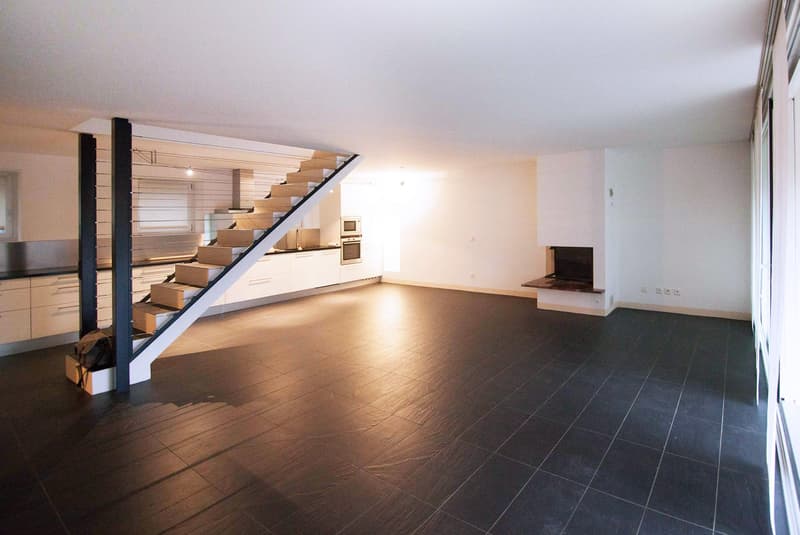 AMPIO DUPLEX 3.5 LOCALI CON GIARDINO PRIVATO AD AGNO (3)