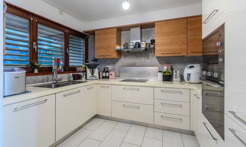 STUPENDA VILLA GEMELLA 5.5 CON VISTA LAGO PARZIALE AD AGNO (5)