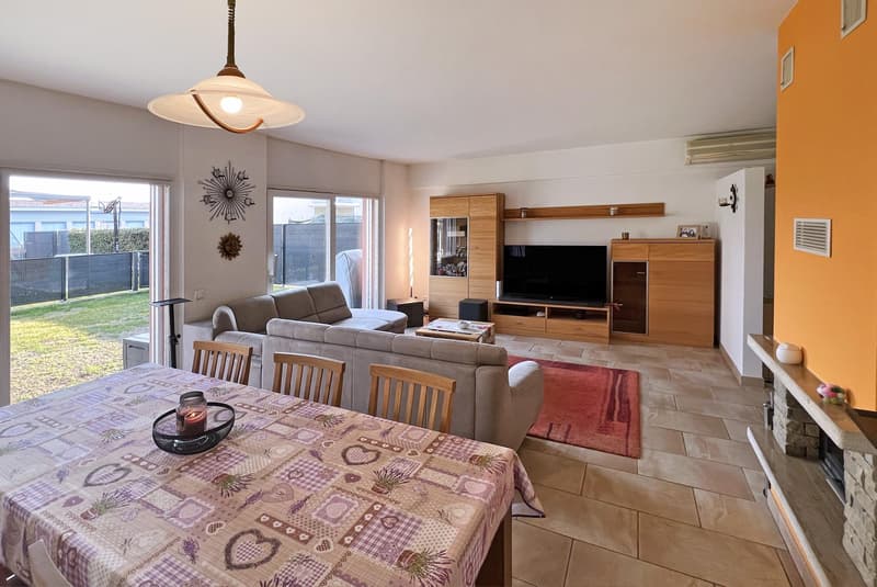 AMPIA VILLA 5.5 LOCALI CON GIARDINO PIANEGGIANTE A BESAZIO (5)