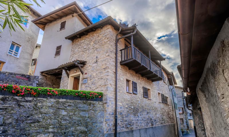 GRANDE CASA RUSTICA DI CHARME DI 4.5 LOCALI A CABBIO (1)