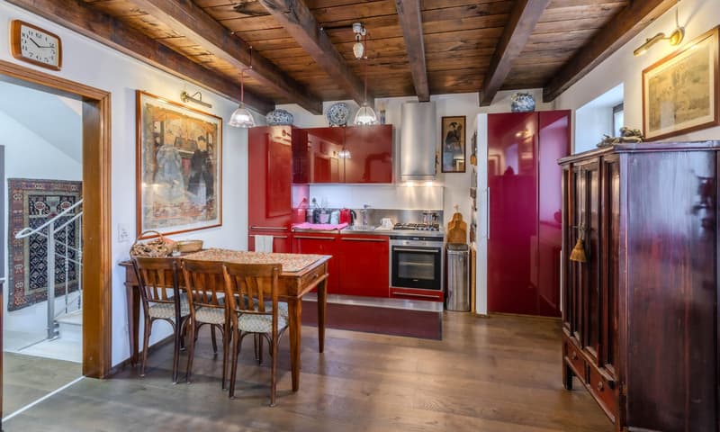SPLENDIDA CASA 5.5 LOCALI RINNOVATA CON CHARME A CASTELROTTO (2)