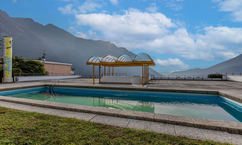 BELLISSIMO E AMPIO 2.5 VISTA LAGO CON TERRAZZA A ROVIO (8)