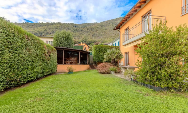 BELLISSIMA CASA 6.5 CON GROTTO E GIARDINO A RIVA SAN VITALE (1)