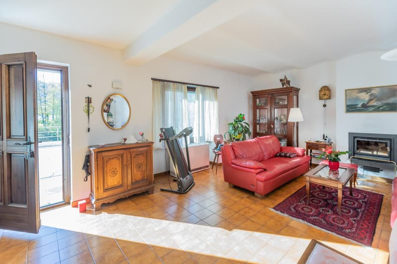 SPLENDIDA CASA DI 3.5 LOCALI CON TERRAZZE A PONTE TRESA (4)