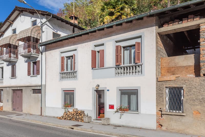 SPLENDIDA CASA DI 3.5 LOCALI CON TERRAZZE A PONTE TRESA (2)