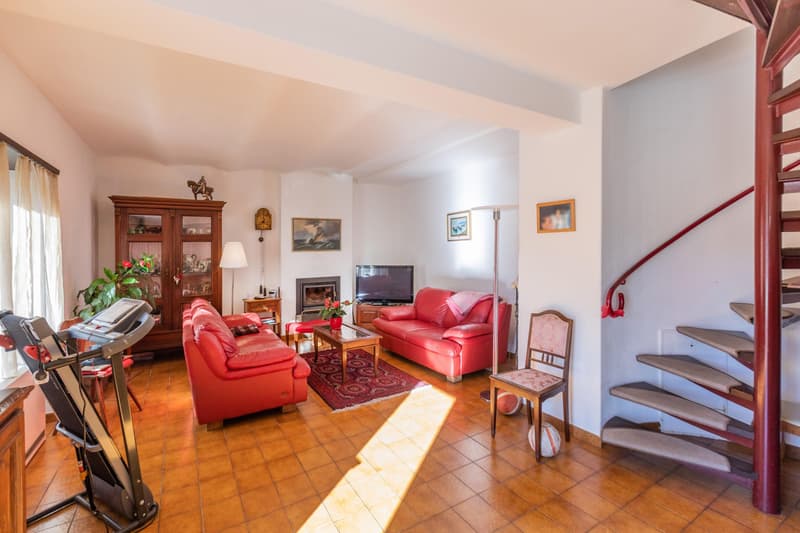 SPLENDIDA CASA DI 3.5 LOCALI CON TERRAZZE A PONTE TRESA (1)