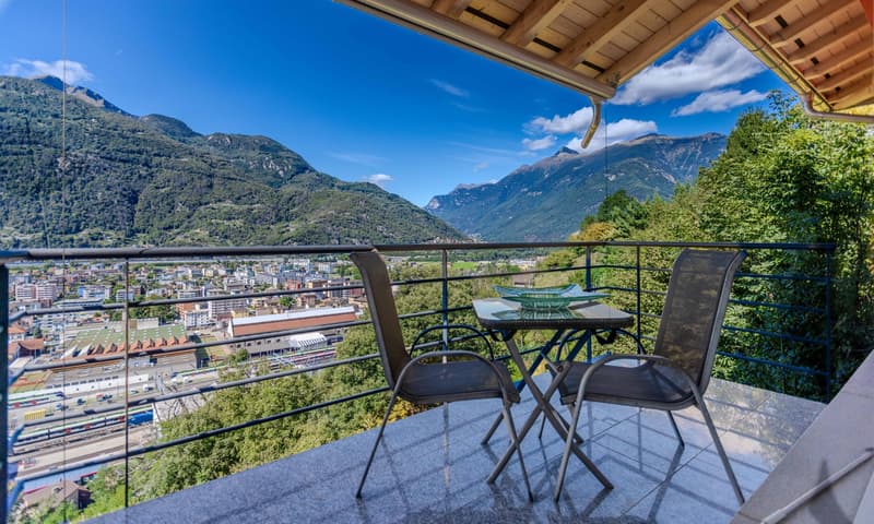 INCANTEVOLE CASA 4.5 NEL VERDE CON VISTA A BELLINZONA-DARO (2)