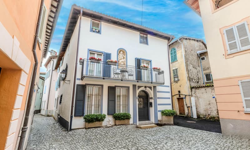 STUPENDA E AMPIA VILLA DI CHARME DI 5.5 LOCALI A MELIDE (1)