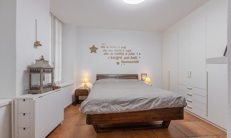 STUPENDA E AMPIA VILLA DI CHARME DI 5.5 LOCALI A MELIDE (9)