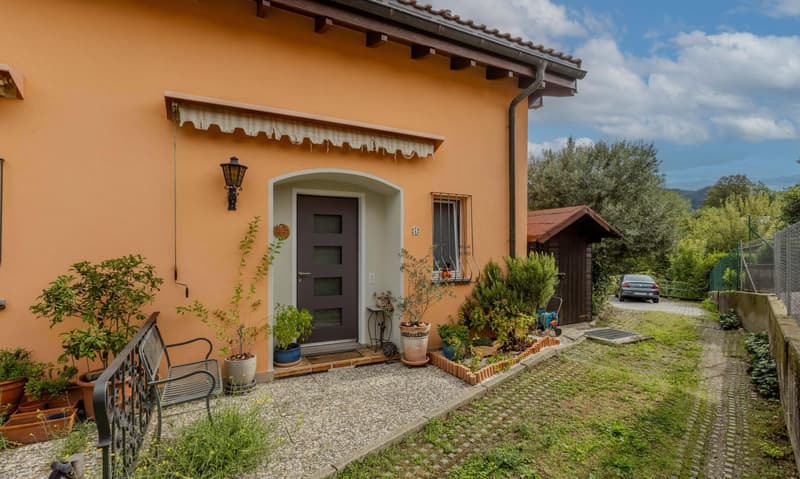 ELEGANTE CASA DI 3.5 LOCALI CON GIARDINO A CASTEL SAN PIETRO (1)