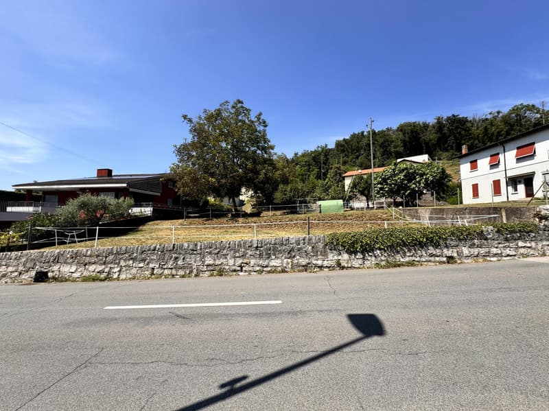 TERRENO PIANEGGIANTE DI 906 MQ CON LICENZA APPROVATA AD ARZO (5)