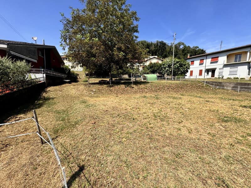 TERRENO PIANEGGIANTE DI 906 MQ CON LICENZA APPROVATA AD ARZO (4)