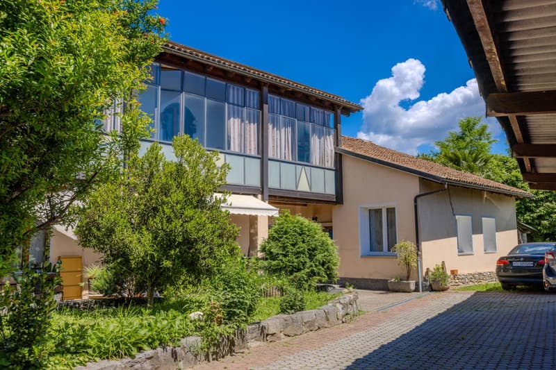GRANDE E LUMINOSA CASA DI 13 LOCALI A NOVAZZANO (3)