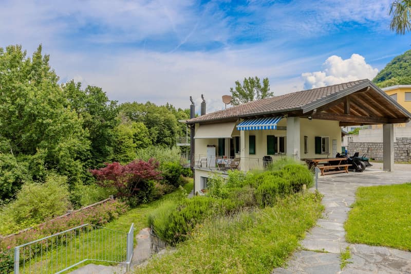 SPAZIOSA VILLA BIFAMILIARE 6.5 CON GIARDINO A CARABBIA (1)