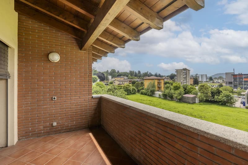 STUPENDO ATTICO 3.5 LOCALI CON VISTA IN CENTRO A MENDRISIO (4)