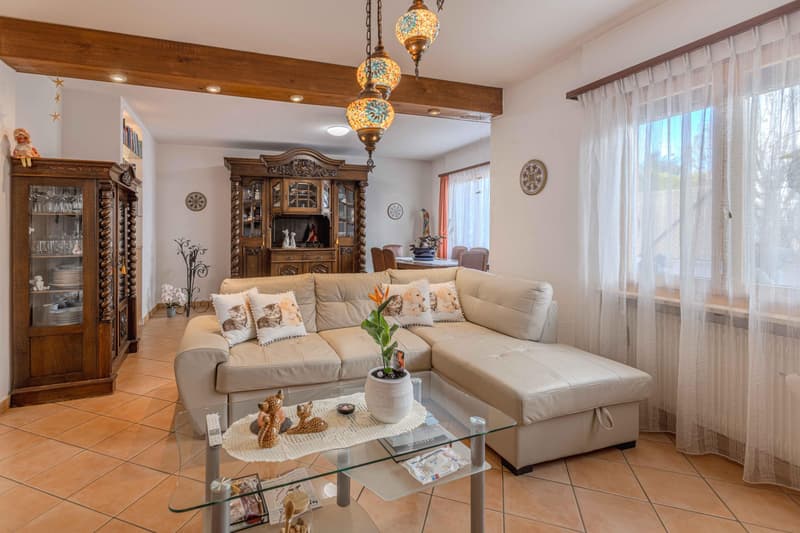 SPAZIOSA VILLA DI 6.5 LOCALI NEL VERDE A BRENO (1)
