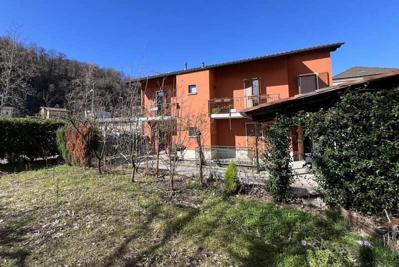 CASA UNIFAMILIARE DI 4.5 LOCALI CON GIARDINO A CHIASSO (1)