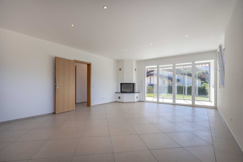 AMPIA VILLA 5.5 CON GIARDINO E VISTA LAGO IN COLLINA D'ORO (2)