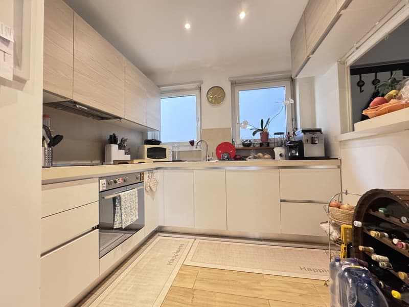 AMPIO 4.5 LOCALI COME NUOVO CON BALCONE A LUGANO BREGANZONA (3)
