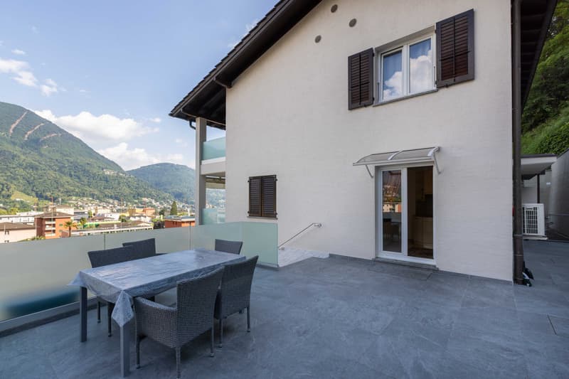 AMPIA VILLA 7.5 LOCALI COME NUOVA VISTA LAGO A CANOBBIO (2)