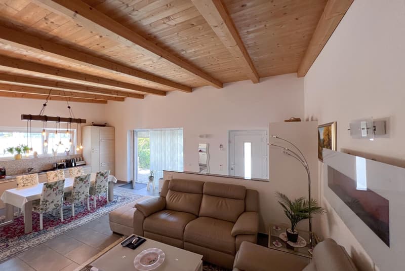 ACCOGLIENTE DUPLEX DI 4.5 LOCALI CON AREA ESTERNA A MAGLIASO (2)
