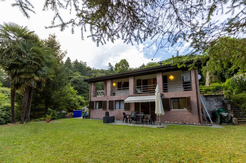 GRANDE VILLA 7.5 LOCALI IN ZONA RISERVATA E VERDE A TRESA (1)