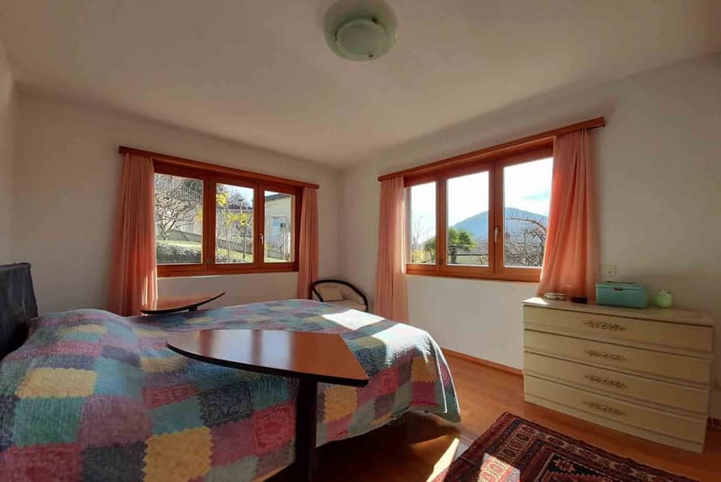 SPLENDIDA VILLA DI 6.5 LOCALI CON AMPIO GIARDINO A CURIO (6)