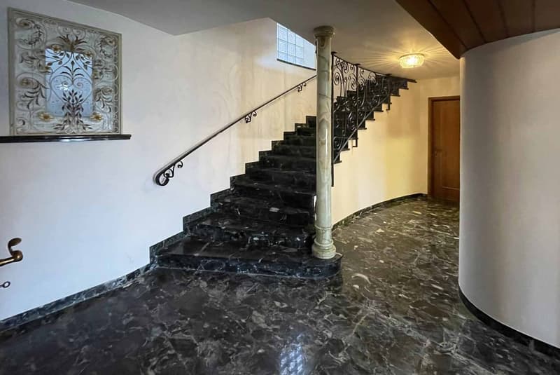 AMPIA VILLA 8.5 CON MAGNIFICA VISTA LAGO A COLLINA D'ORO (6)