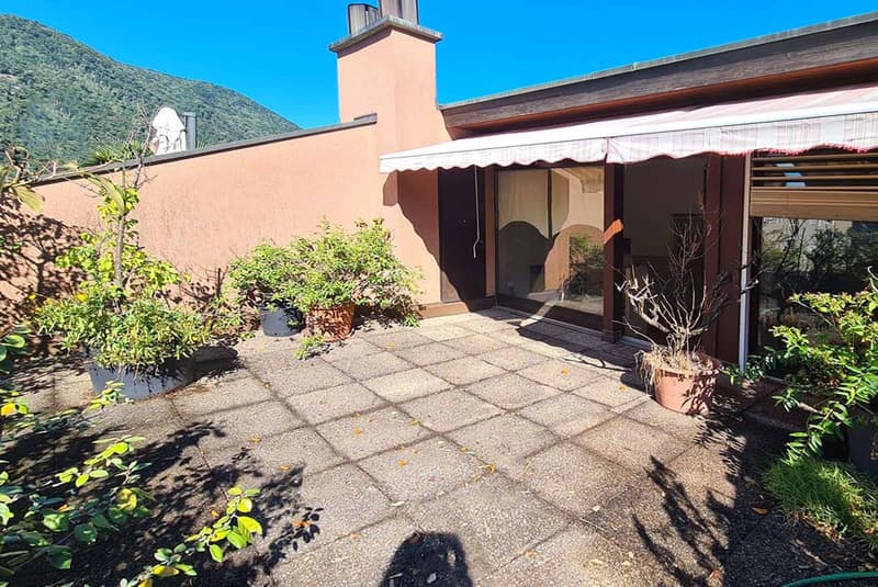 ACCOGLIENTE CASA 5.5 LOCALI IMMERSA NEL VERDE A MELANO (2)