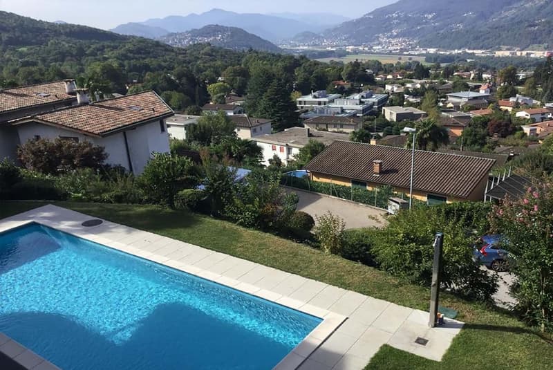 COMODO 2.5 CON TERRAZZA IN RESIDENZA CON PISCINA A COMANO (2)