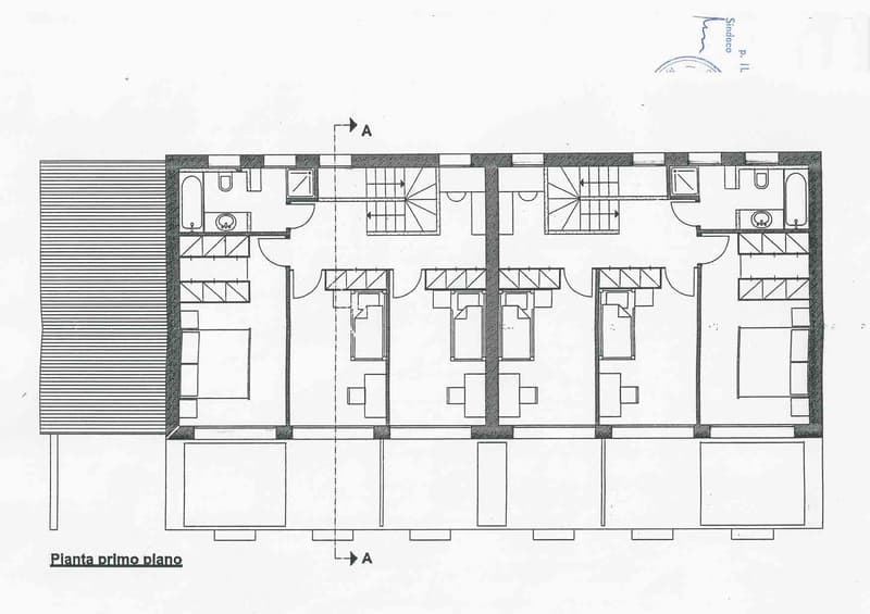 CASA GEMELLA DI 8.5 LOCALI CON PISCINA E TERRENO A MELANO (12)