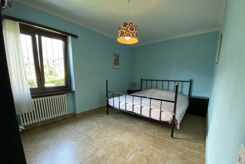 CASA BIFAMILIARE 8.5 LOCALI CON TERRENO EDIFICABILE A LAMONE (6)