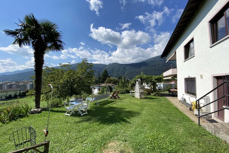 CASA BIFAMILIARE 8.5 LOCALI CON TERRENO EDIFICABILE A LAMONE (2)
