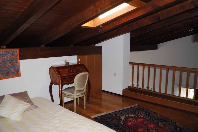 ATTICO DUPLEX MANSARDATO 5.5 LOCALI CON PISCINA A COMANO (6)