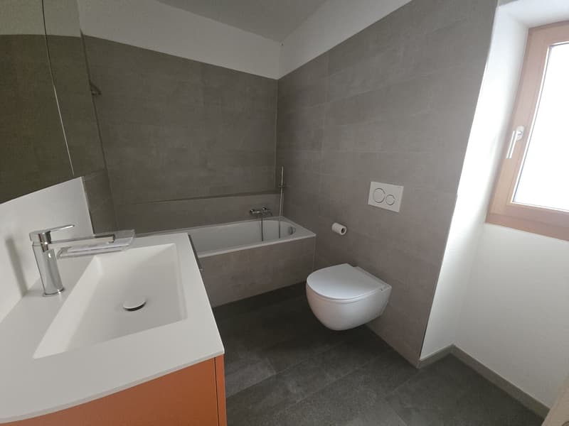 BELLA CASA RISTRUTTURATA 4.5 LOCALI VISTA LAGO A CADEMARIO (5)