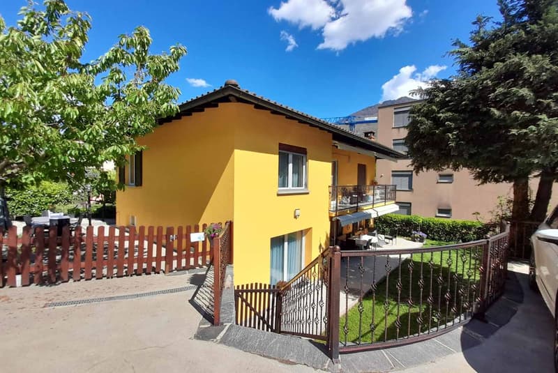 GRANDE VILLA BIFAMILIARE CON AMPIO GIARDINO A CANOBBIO (2)