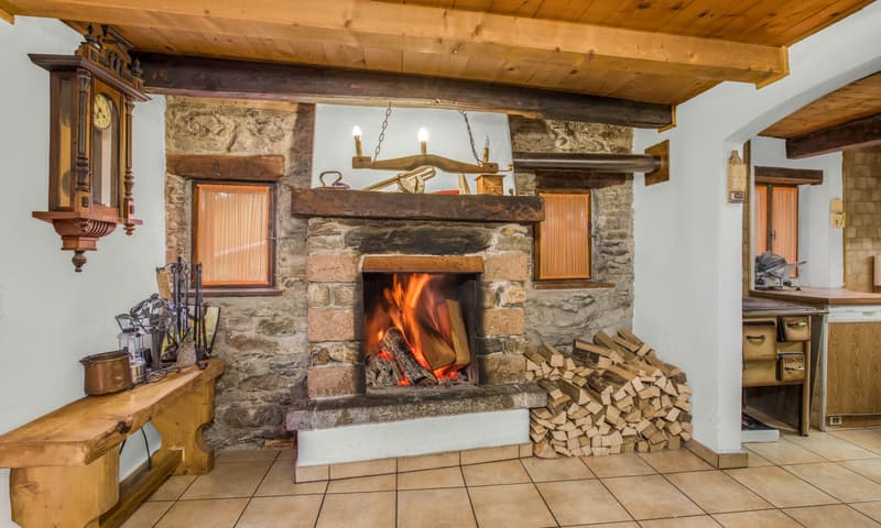 GRANDE RUSTICO RINNOVATO DI 10 LOCALI IN VAL DI BLENIO (4)