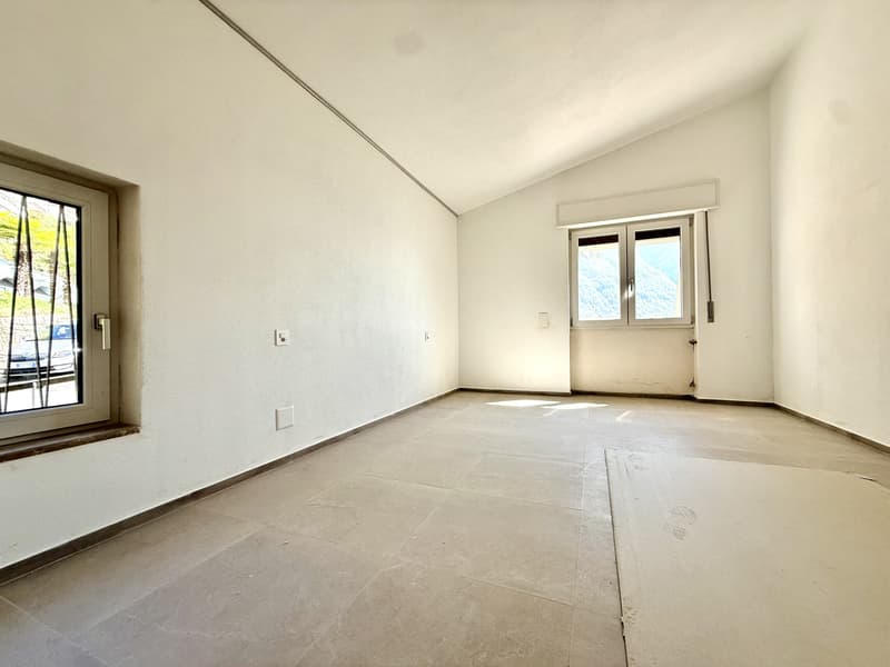 CASA 5.5 LOCALI RINNOVATA CON STUPENDA VISTA LAGO A ROVIO (8)