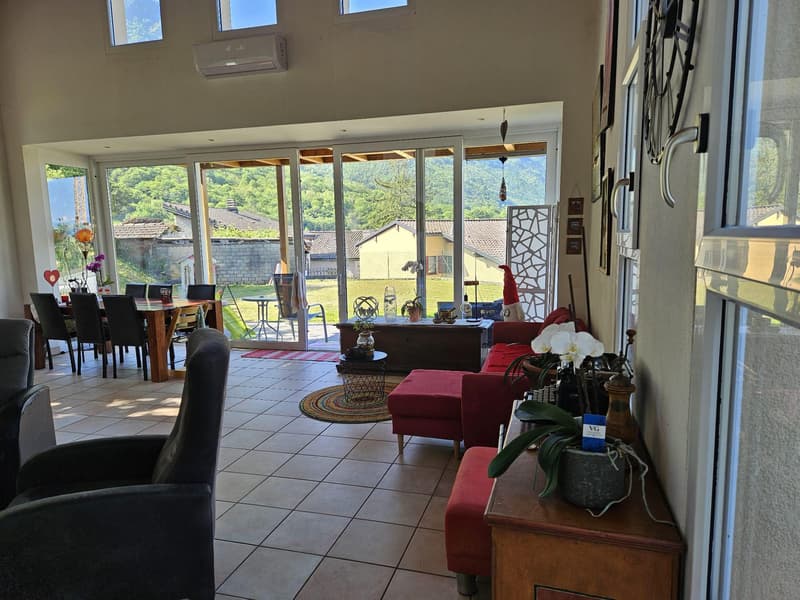 BELLISSIMA VILLA BIFAMILIARE 6.5 CON GIARDINO A GIUBIASCO (3)