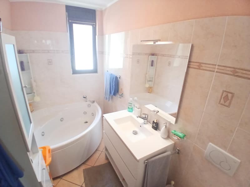 AMPIO 3.5 CON LOCALE HOBBY E GIARDINO PRIVATO A CASLANO (7)